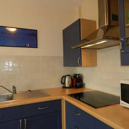 Apartment 2 Pieces Avec Terrasse Et Parking A 150m De La - Fr-1-251-767 Bormes-les-Mimosas