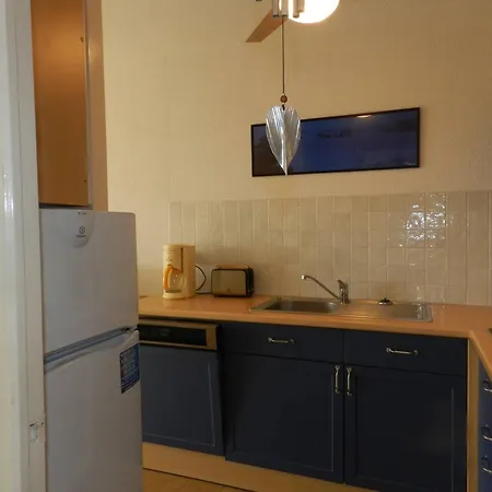 2 Pieces Avec Terrasse Et Parking A 150m De La - Fr-1-251-767 Apartment