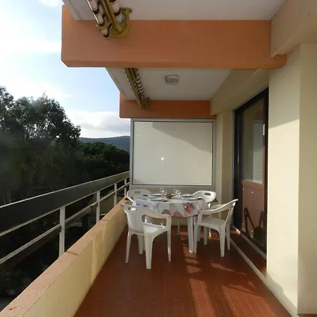 2 Pieces Avec Terrasse Et Parking A 150m De La - Fr-1-251-767 *