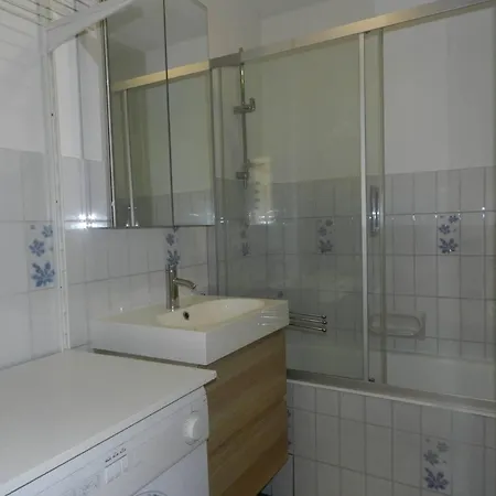 2 Pieces Avec Terrasse Et Parking A 150m De La - Fr-1-251-767 * Bormes-les-Mimosas
