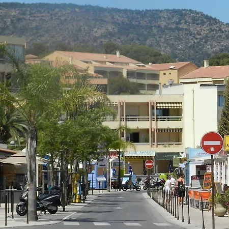Apartment 2 Pieces Avec Terrasse Et Parking A 150m De La - Fr-1-251-767 *